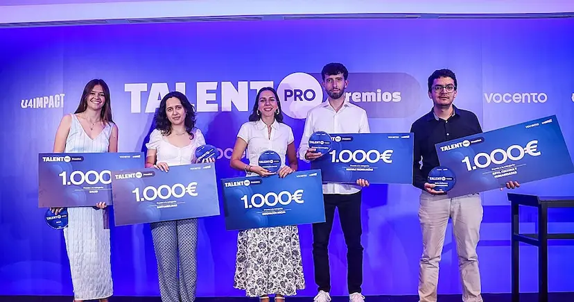 Una pulsera que detecta crisis epilépticas y un 'scape room' contra la desinformación, entre los TFG premiados por Vocento y Solsticio (antes U4Impact)